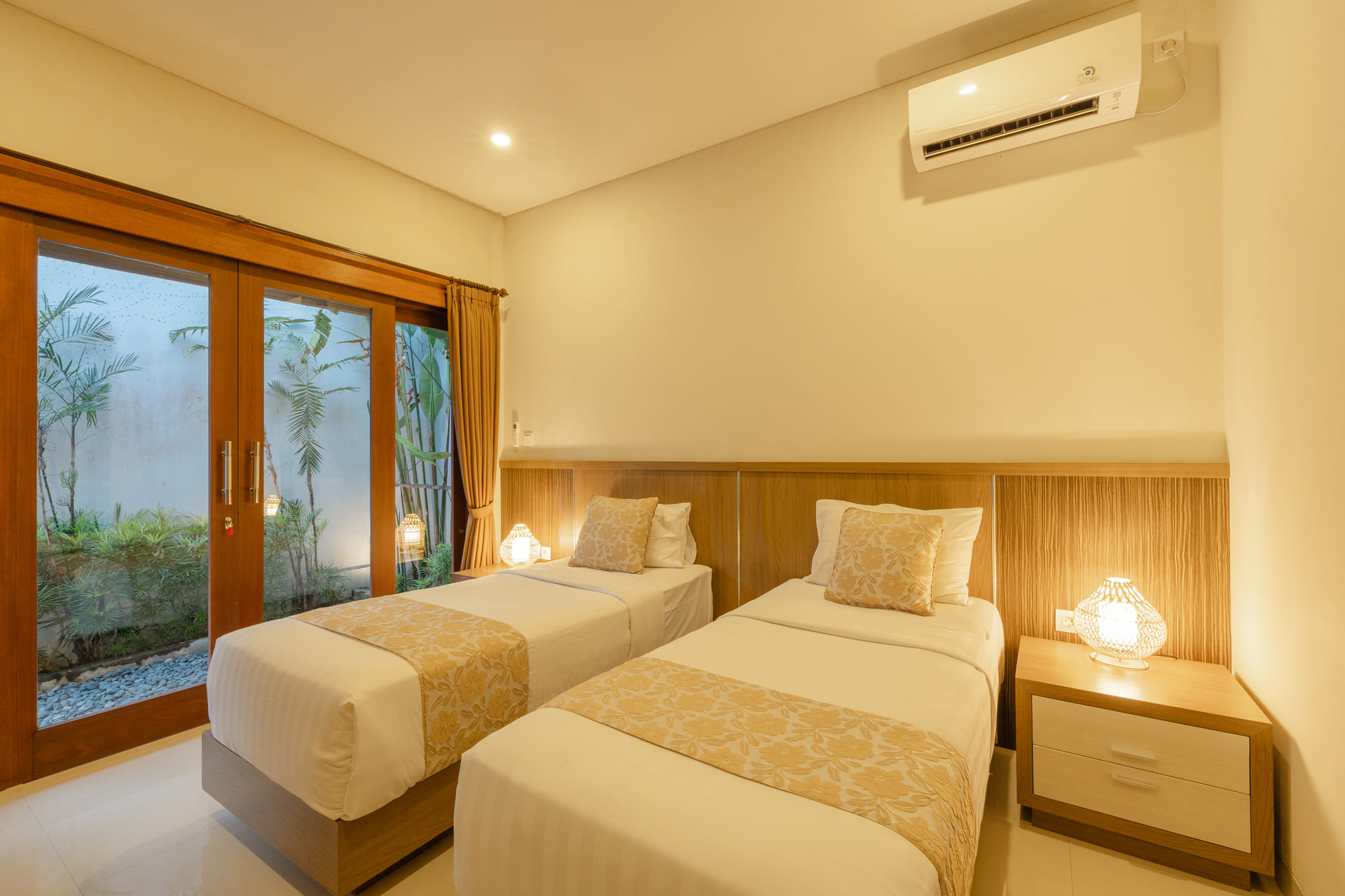 3 Kamar Tidur dengan Kolam Pribadi - 8