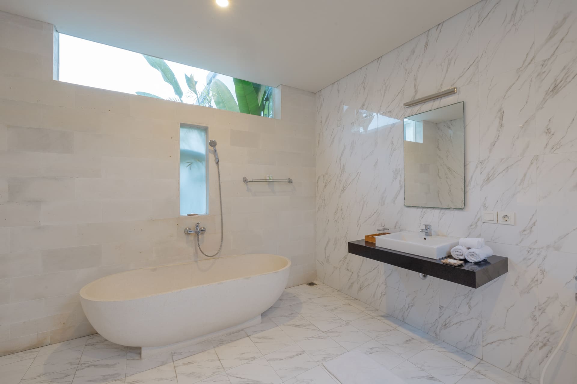 3 Kamar Tidur dengan Kolam Pribadi - 8