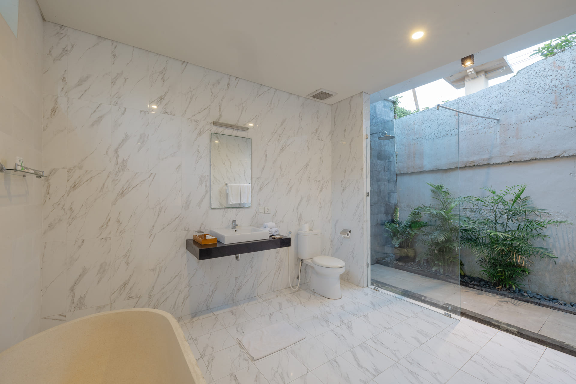 3 Kamar Tidur dengan Kolam Pribadi - 8