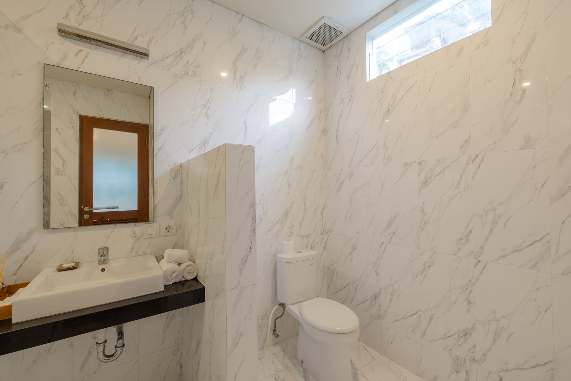 3 Kamar Tidur dengan Kolam Pribadi - 8